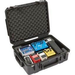 SKB 3I-2015-7-PB case met 1SKB-PB1712 pedalboard